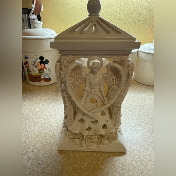Worldwide Home  Angel Flameless Candle Holder Lantern LED Lighted Candle - Picture 2 of 11
